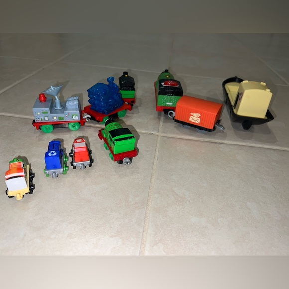 Thomas train Percy trackmaster set and mini friends automatic talking - Picture 11 of 14